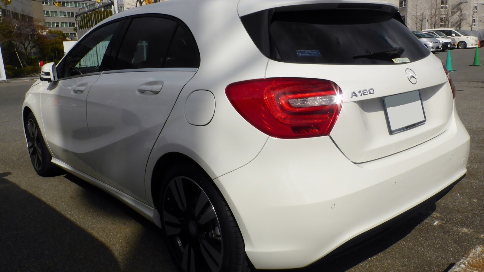 Beyaz Mercedes-Benz A180 W176 arka görünüm