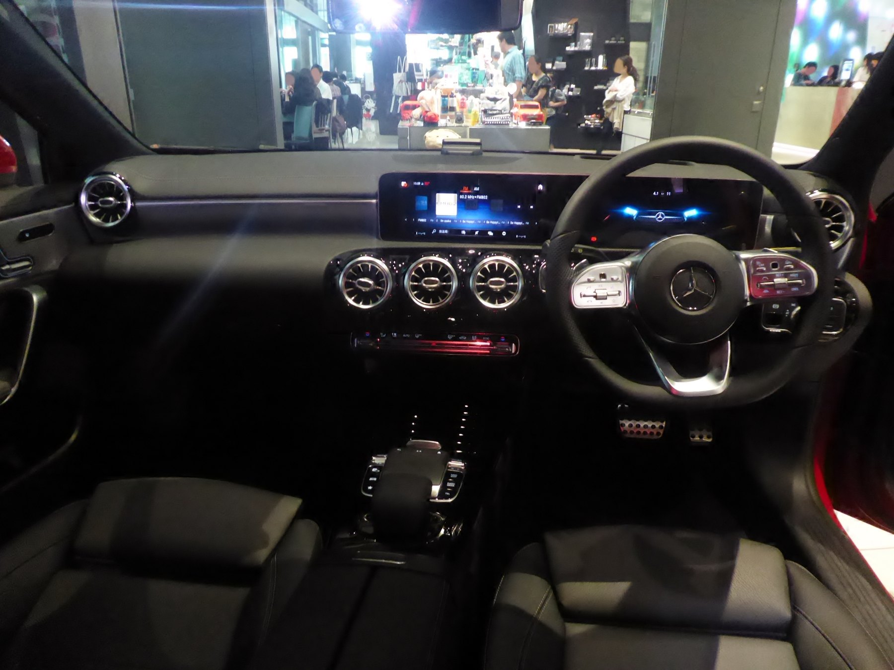 Mercedes W177 MBUX ekranları ve iç mekân