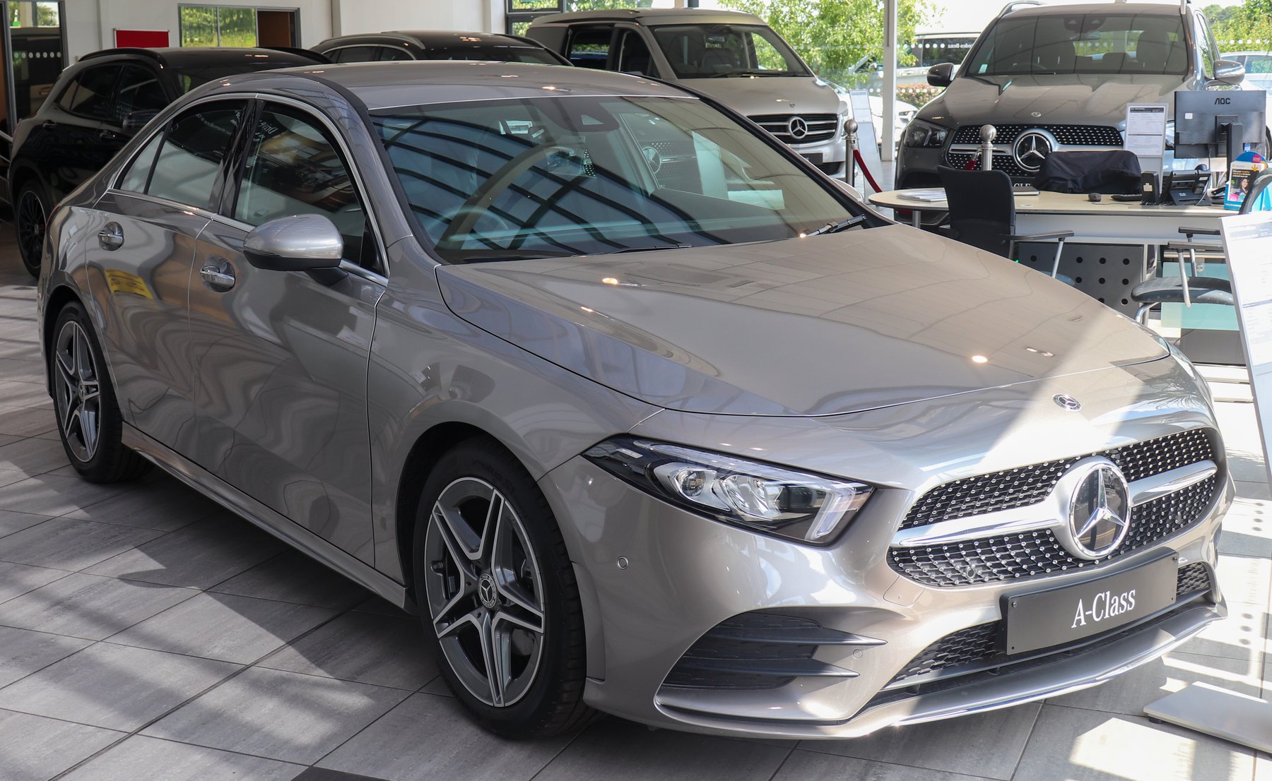 Mercedes A Serisi V177 sedan önden görünüm