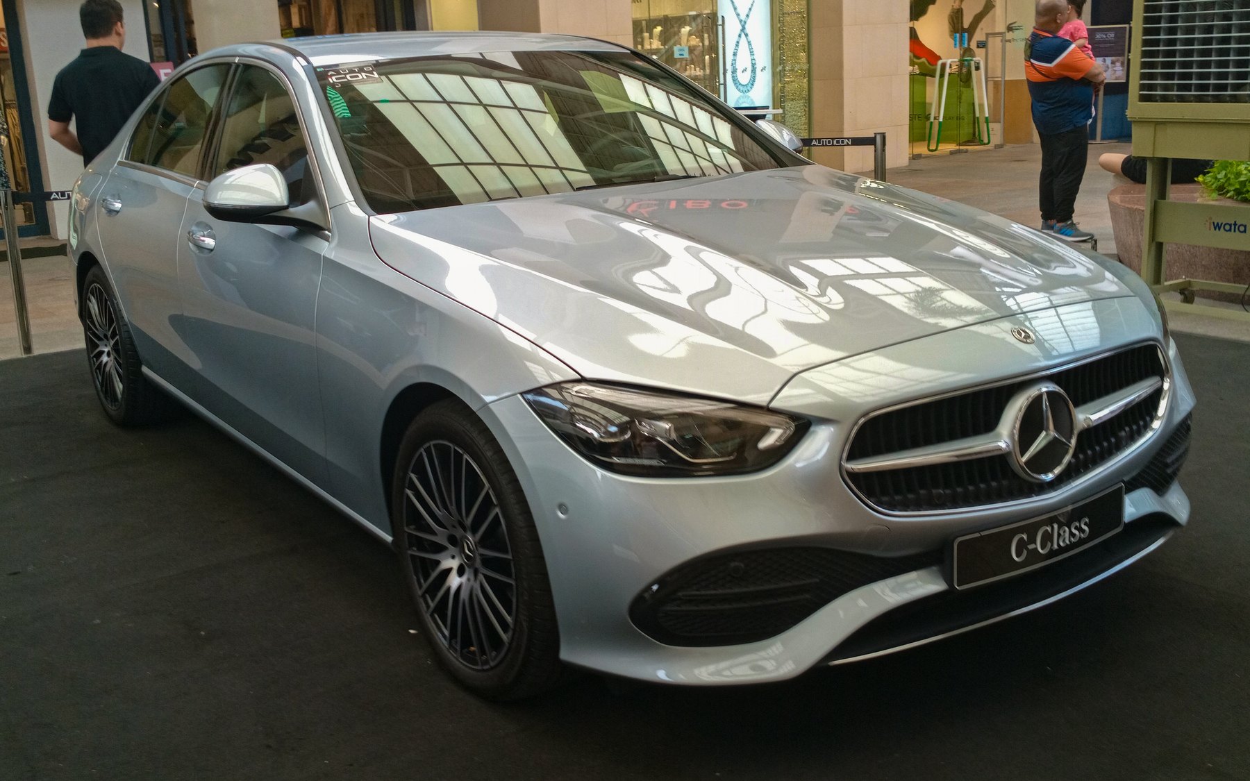 Mercedes W206 Alınır mı? C200 4MATIC, 48V ve MBUX