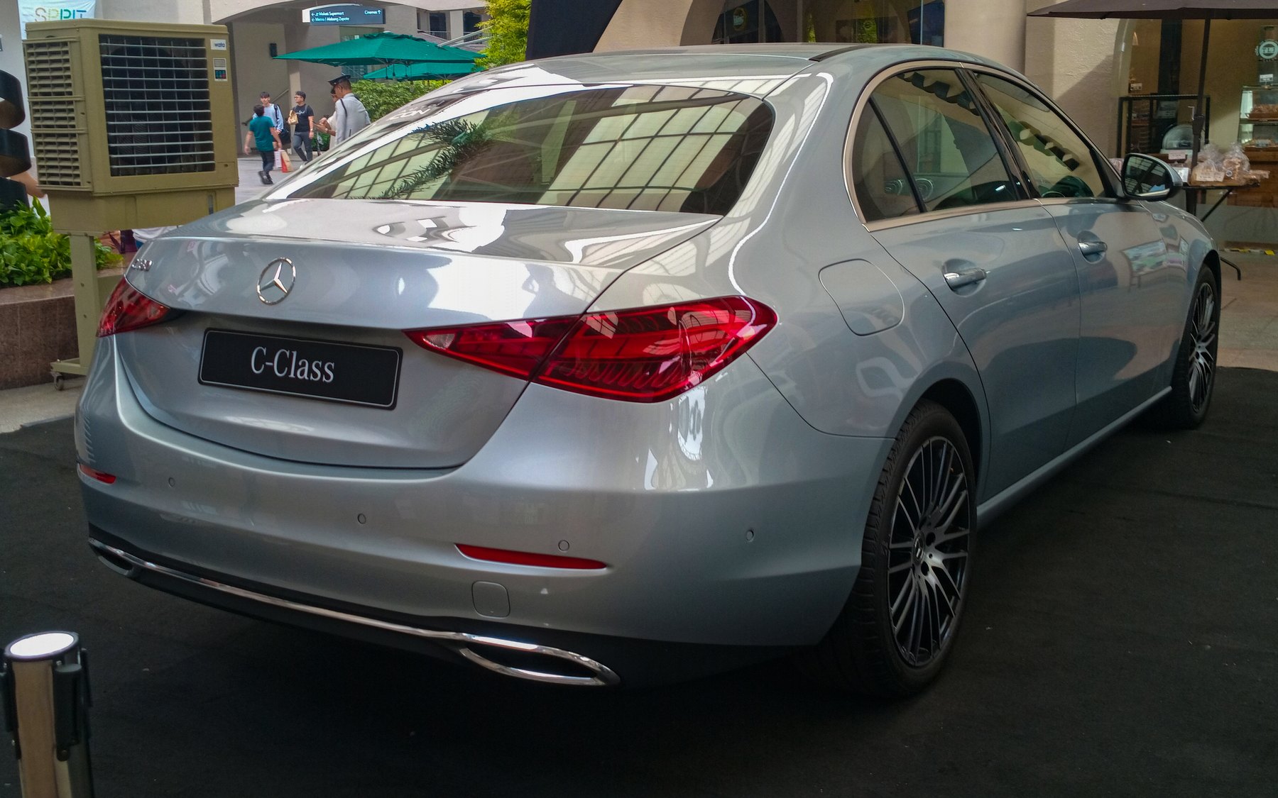 Mercedes C-Serisi W206 arka üç çeyrek görünüm