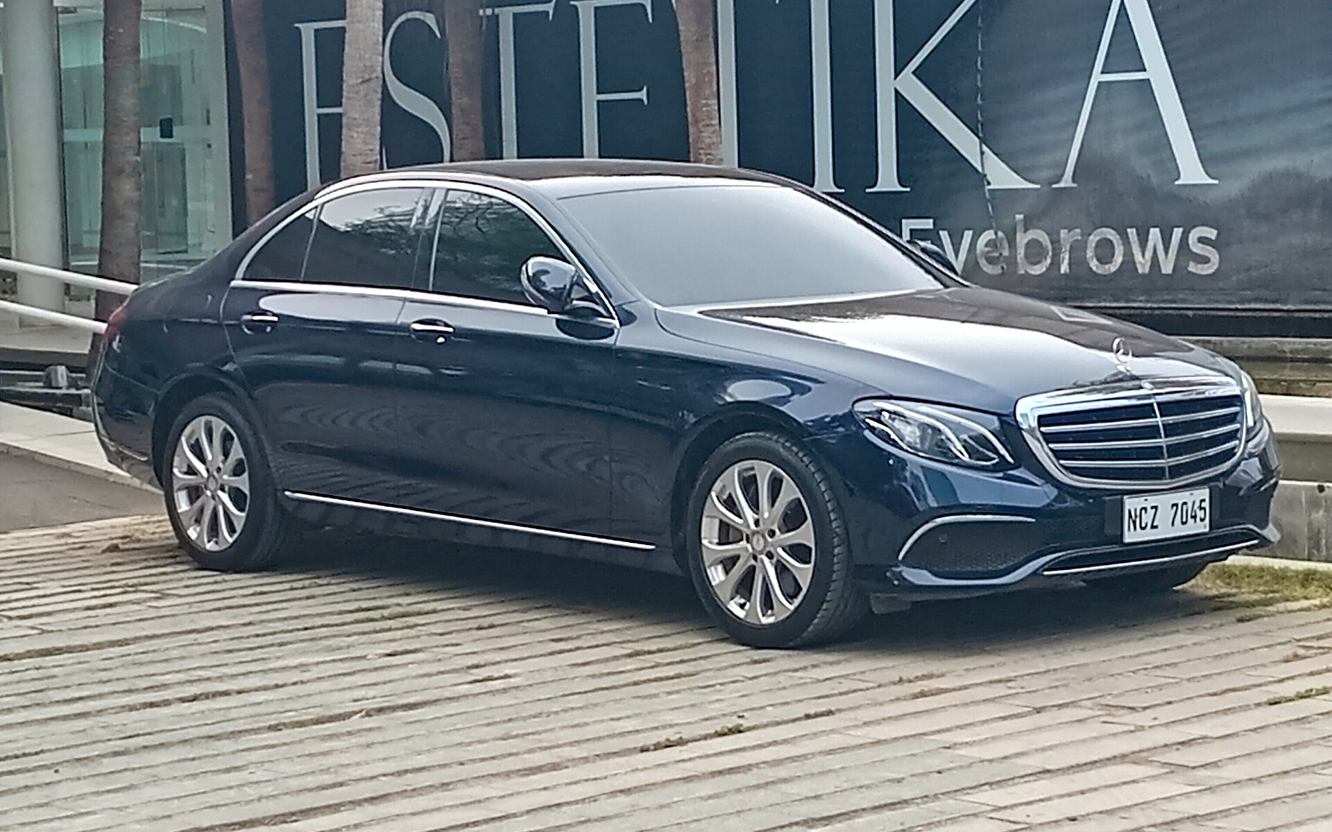 Makyaj öncesi Mercedes E Serisi W213 sedan ön görünümü