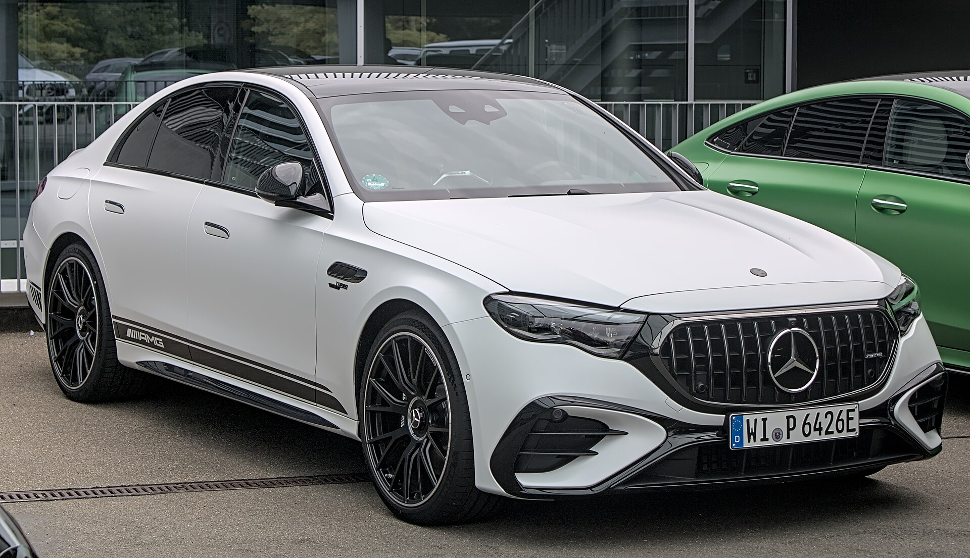 Mercedes-AMG E 53 Hybrid W214 yan görünüm