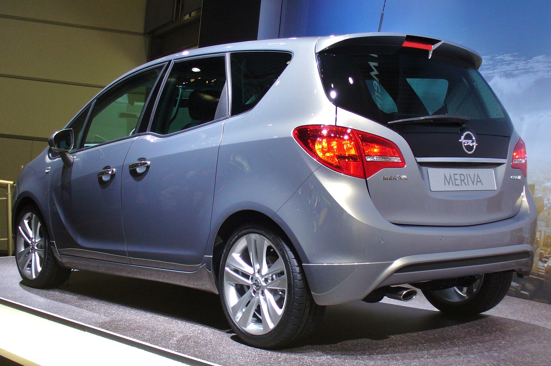 Opel Meriva B arkadan görünüm