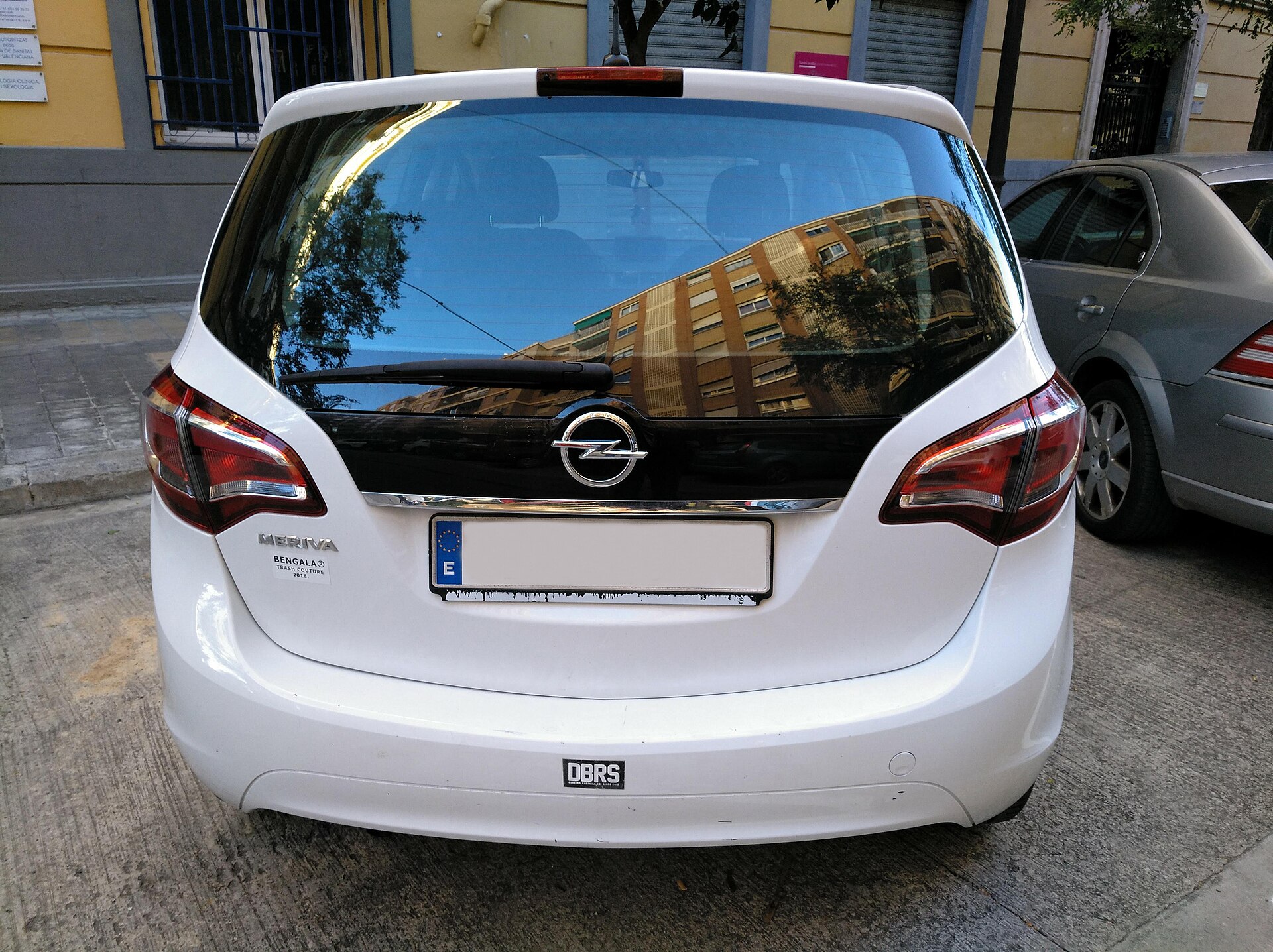 Opel Meriva B önden ve yandan görünüm