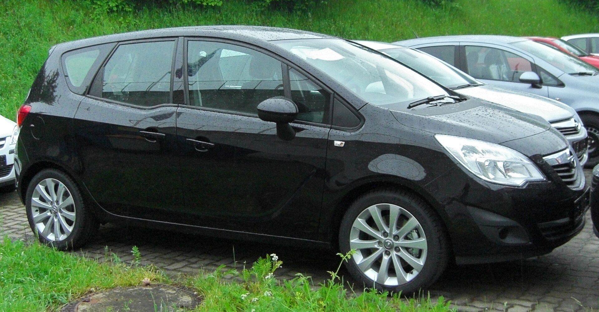 Opel Meriva B önden 2010 tasarımı