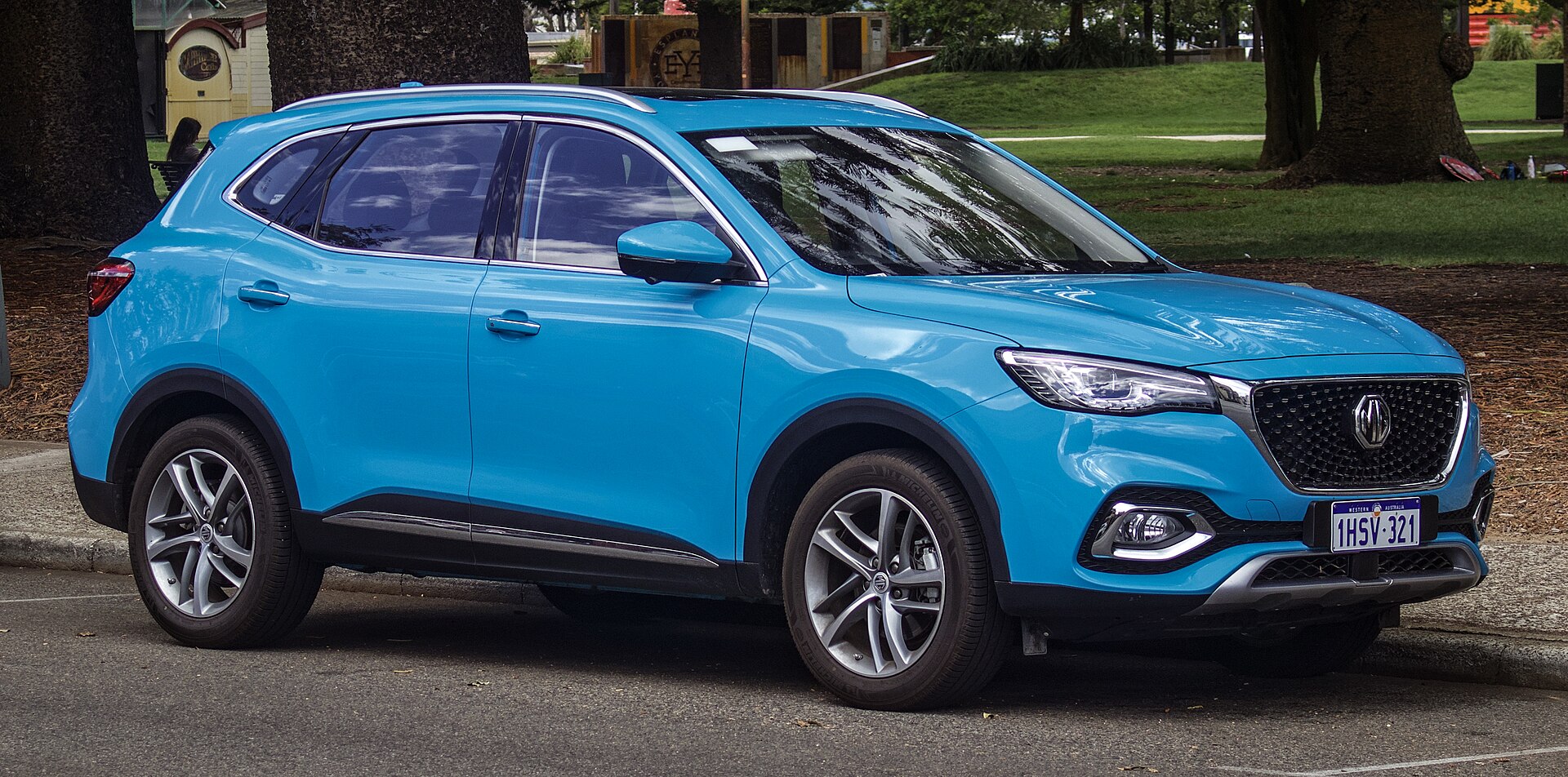 2022 model ilk nesil MG HS ön çapraz görünüş