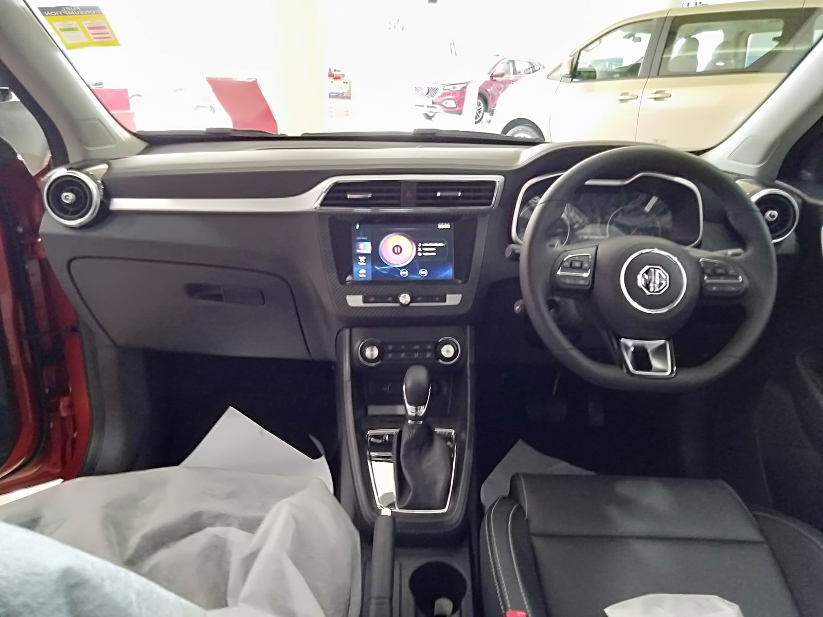 İlk nesil MG ZS iç mekânı, ön konsol ve koltuklar