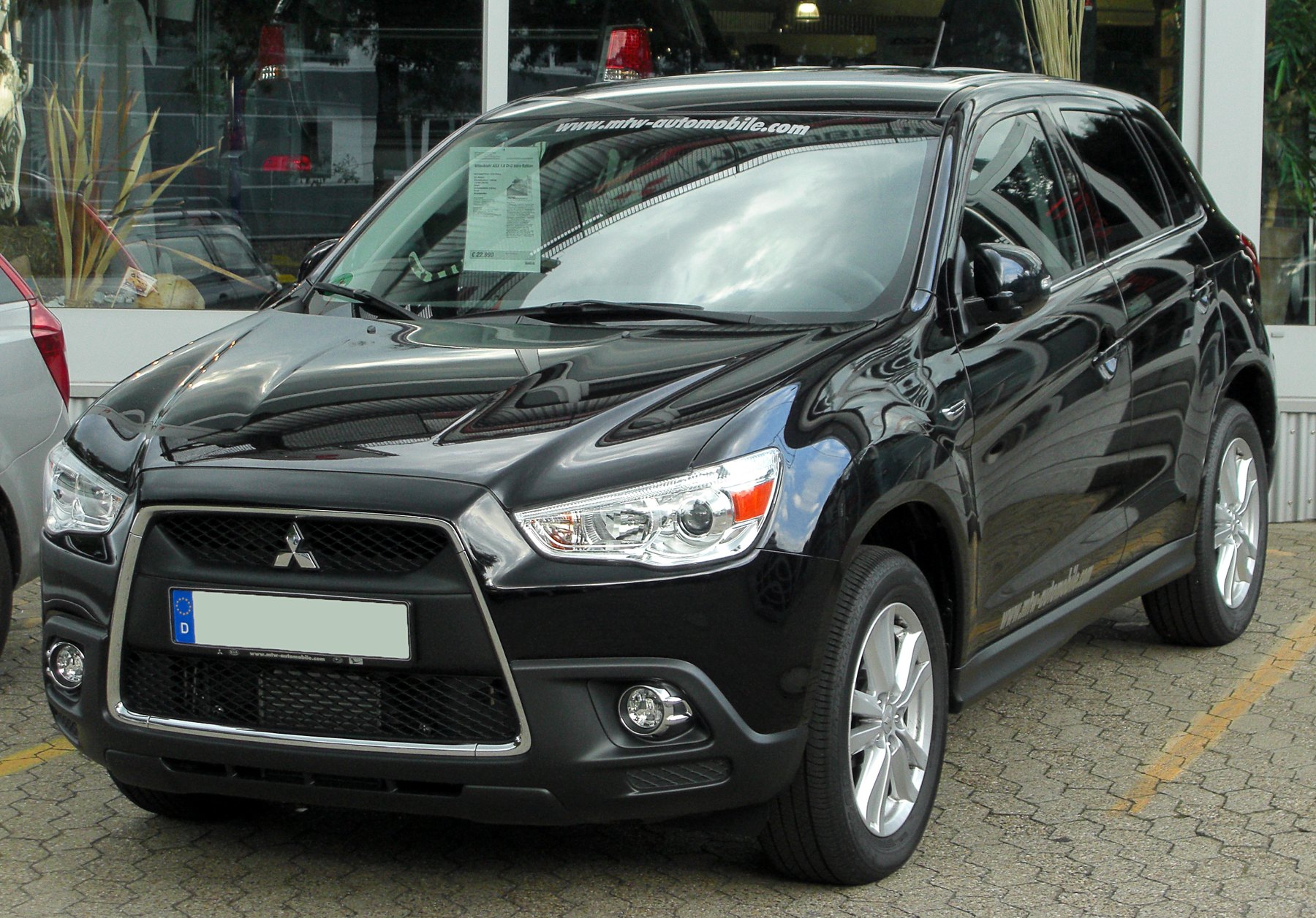 İlk yıllardaki Mitsubishi ASX önden görünüm
