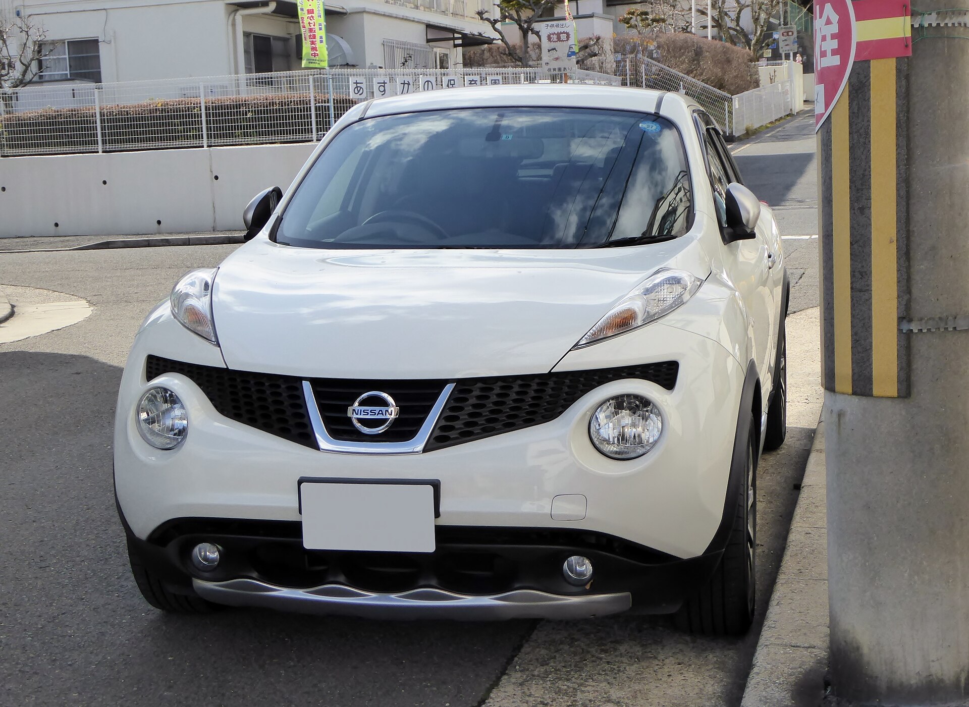 Nissan Juke F15 16GT ön üç çeyrek görünümü
