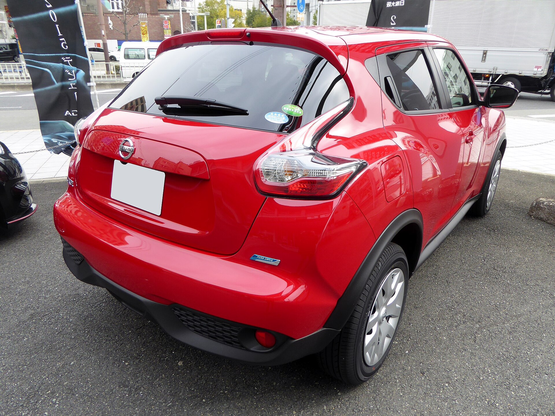 Nissan Juke F15 arka üç çeyrek görünüş