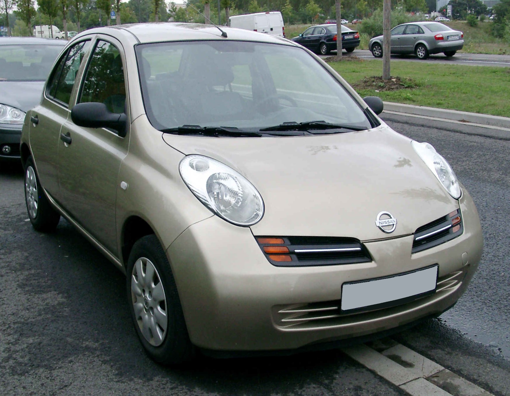 Nissan Micra K12 beş kapılı ön üç çeyrek görünüm