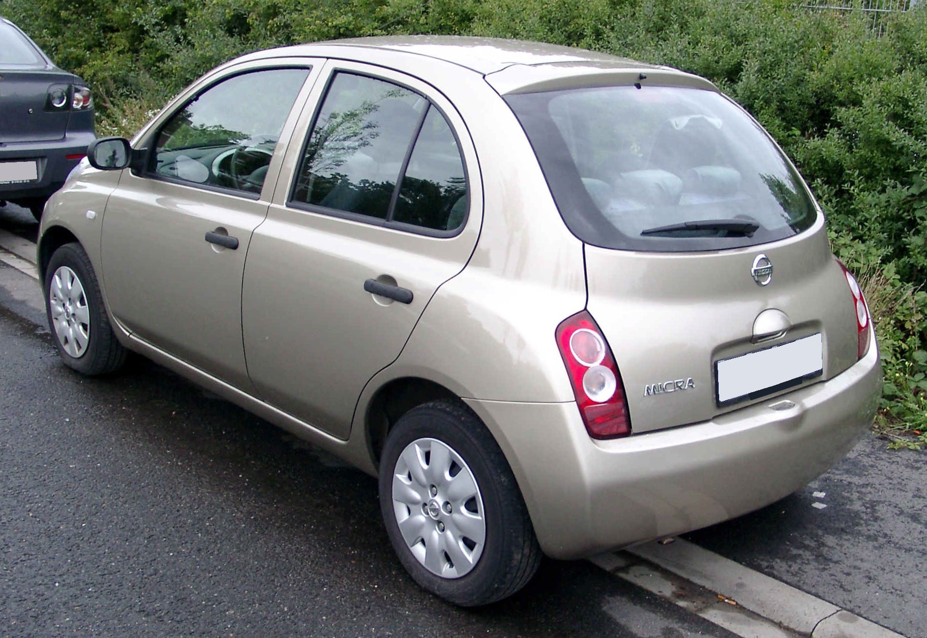 Nissan Micra K12 arka görünüm
