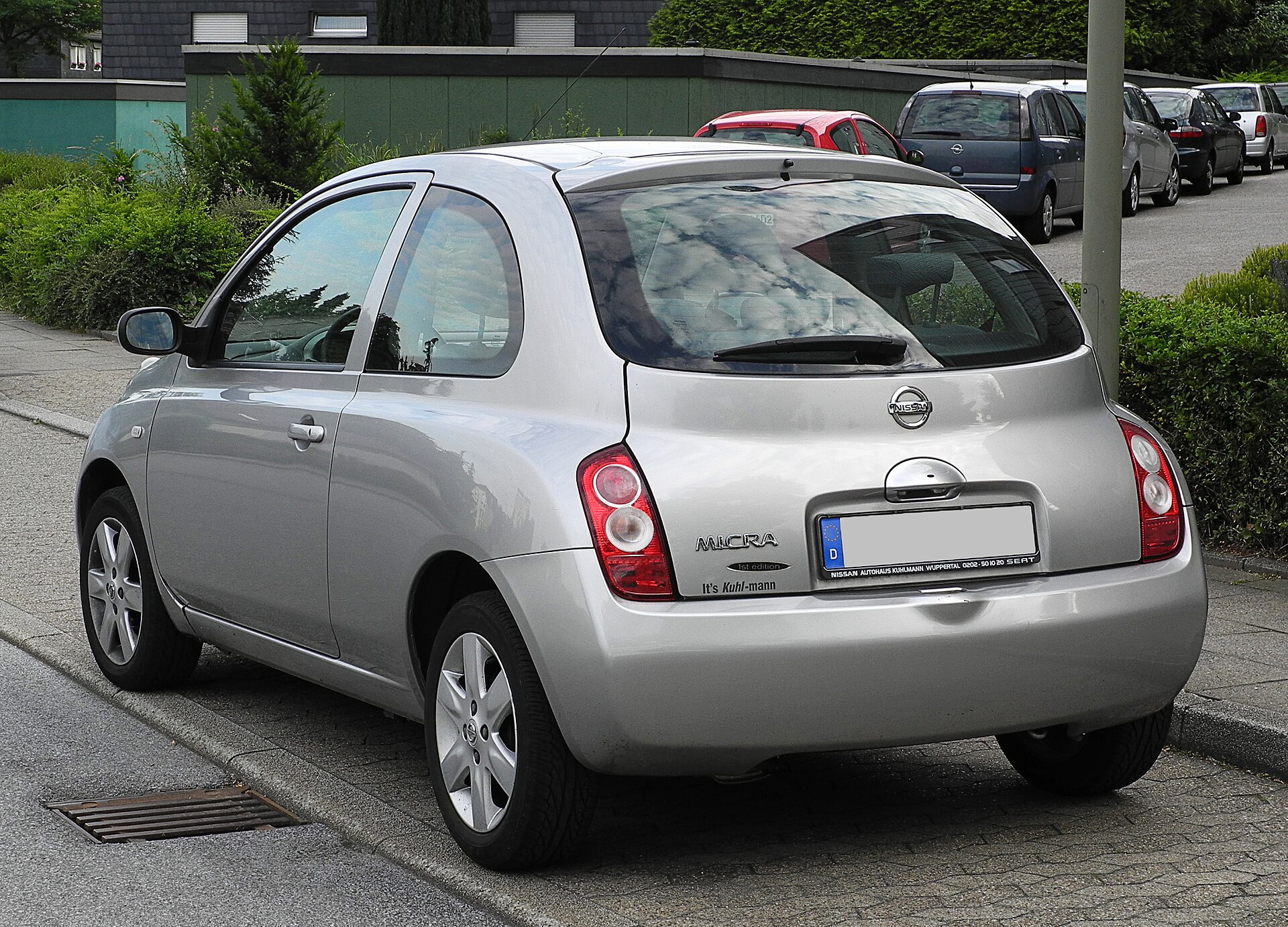 Erken Nissan Micra K12 arka görünüm