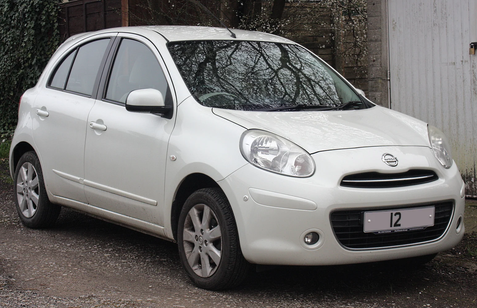 Erken kasa Nissan Micra K13 önden görünüm