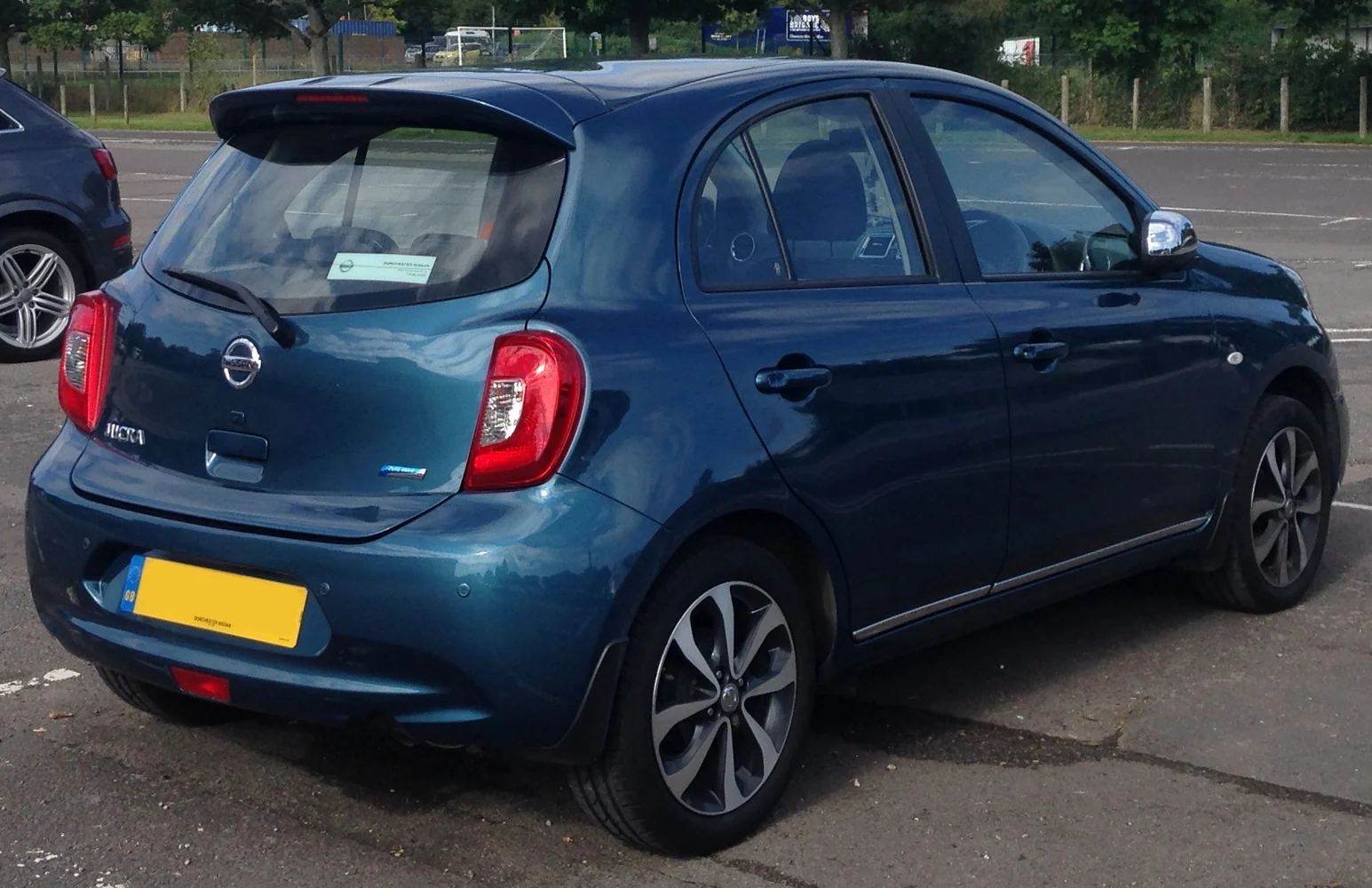 Makyajlı Nissan Micra K13 arkadan görünüm