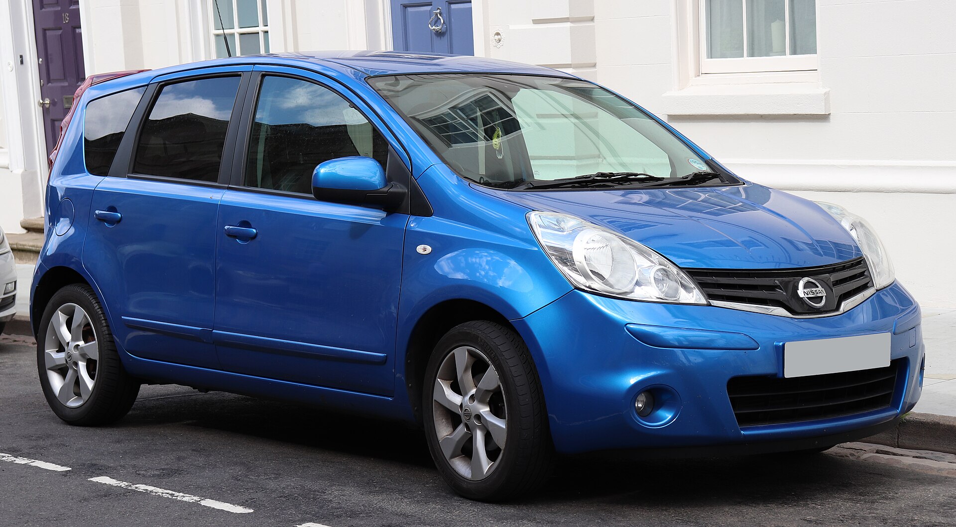 2009 Nissan Note E11 1.6 Tekna otomatik önden görünüm