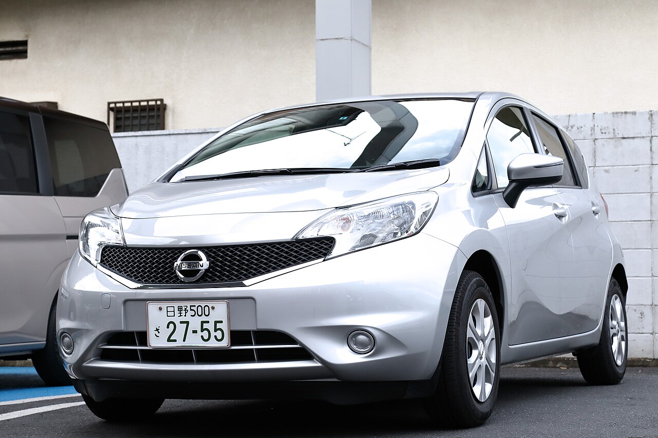 Nissan Note E12 yan profil ve gövde oranları