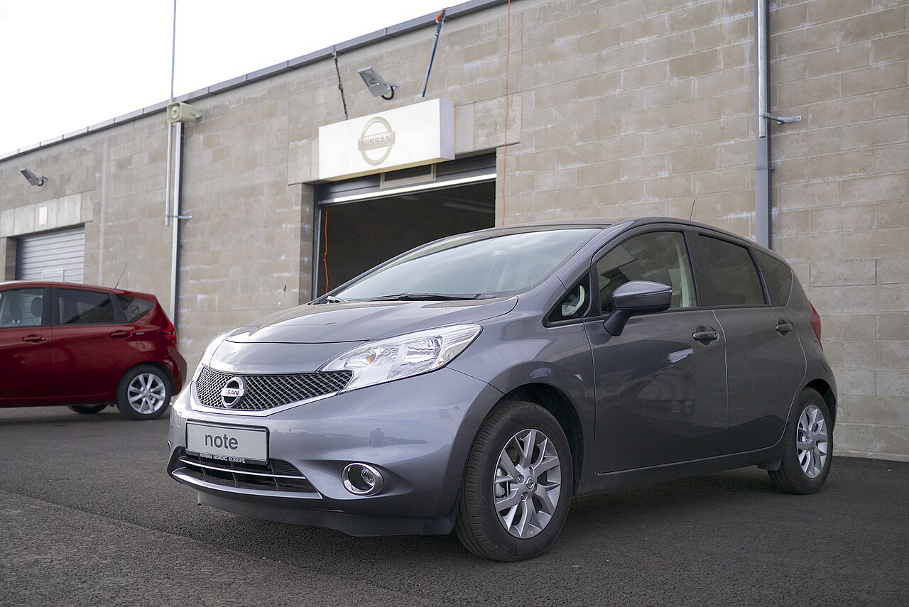 Nissan Note E12 gövde ve yan görünüm