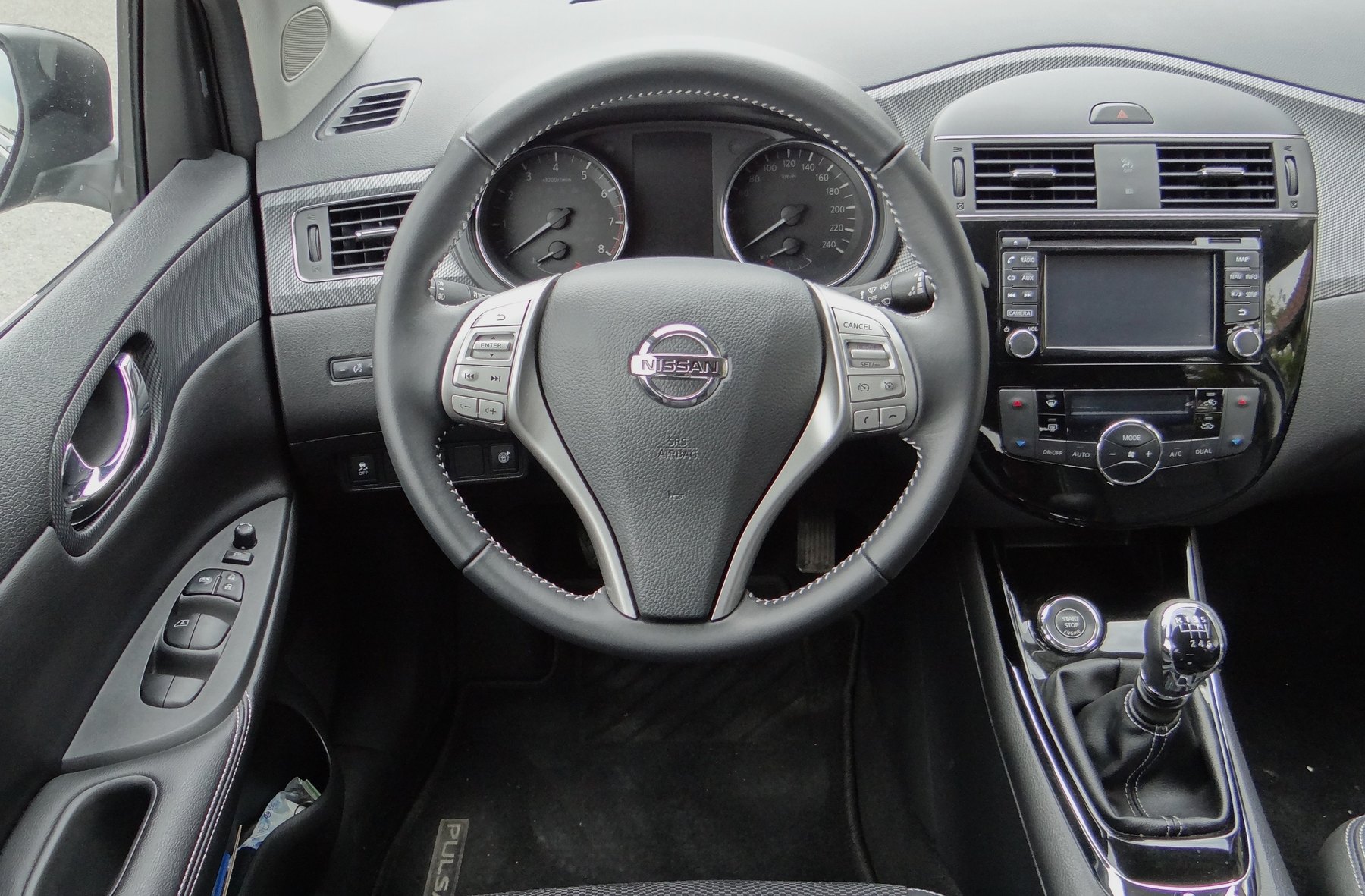 Nissan Pulsar C13 iç mekân