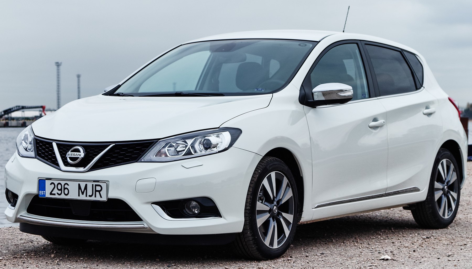 Nissan Pulsar C13 önden görünüm