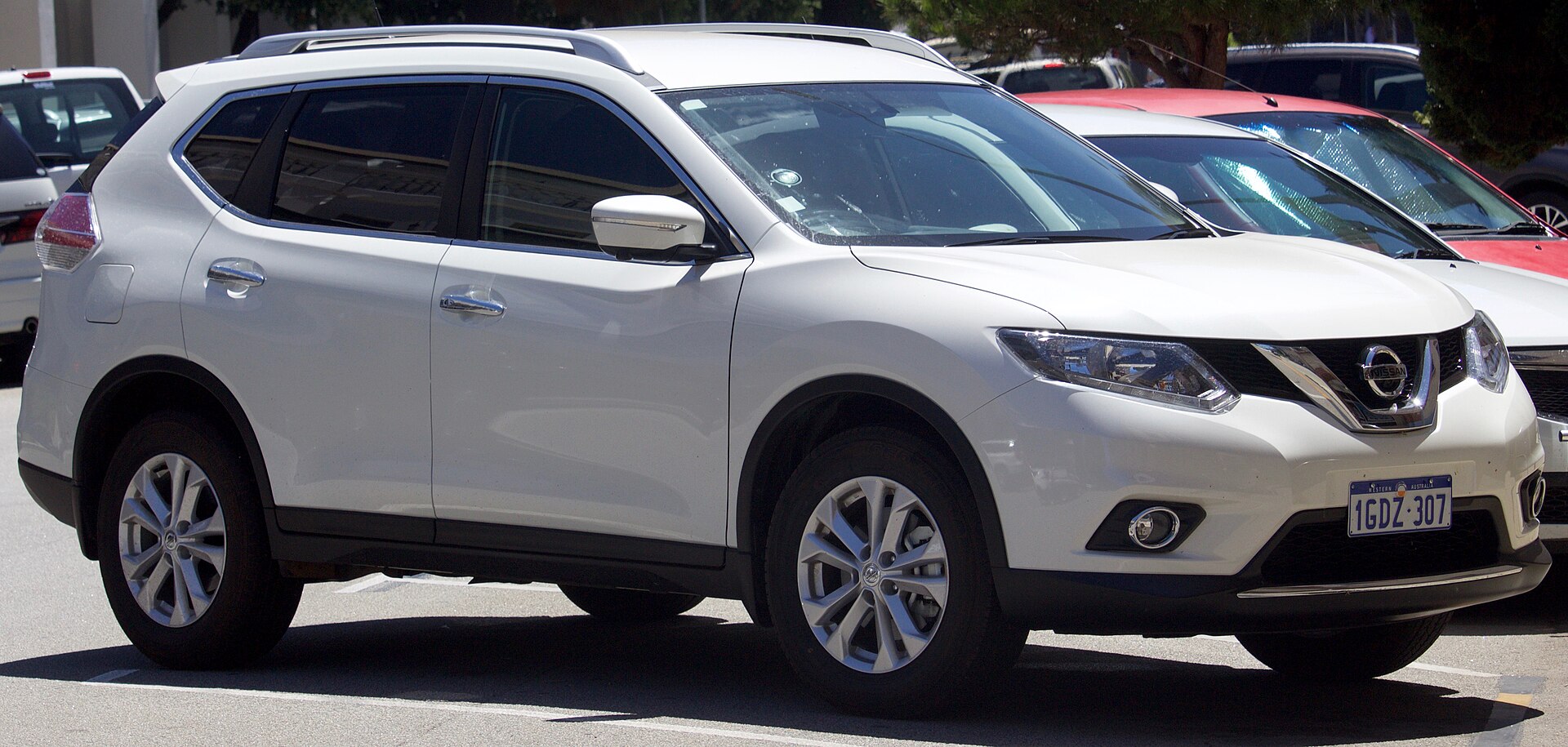 Makyaj öncesi Nissan X-Trail T32 önden görünüm