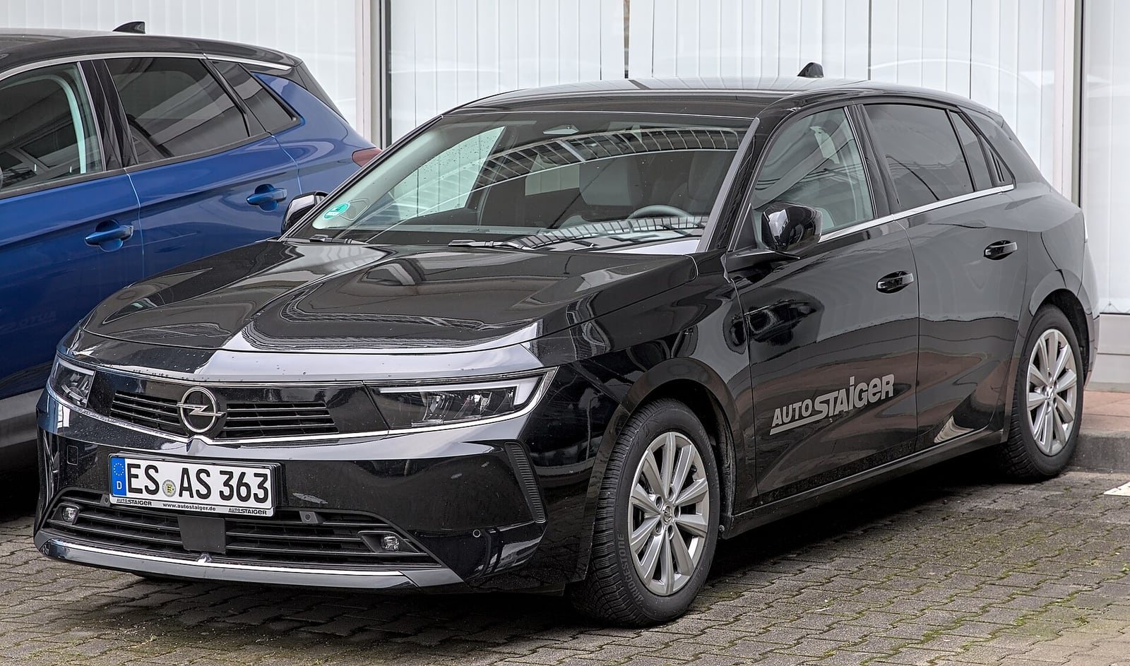 Opel Astra L yan görünüm
