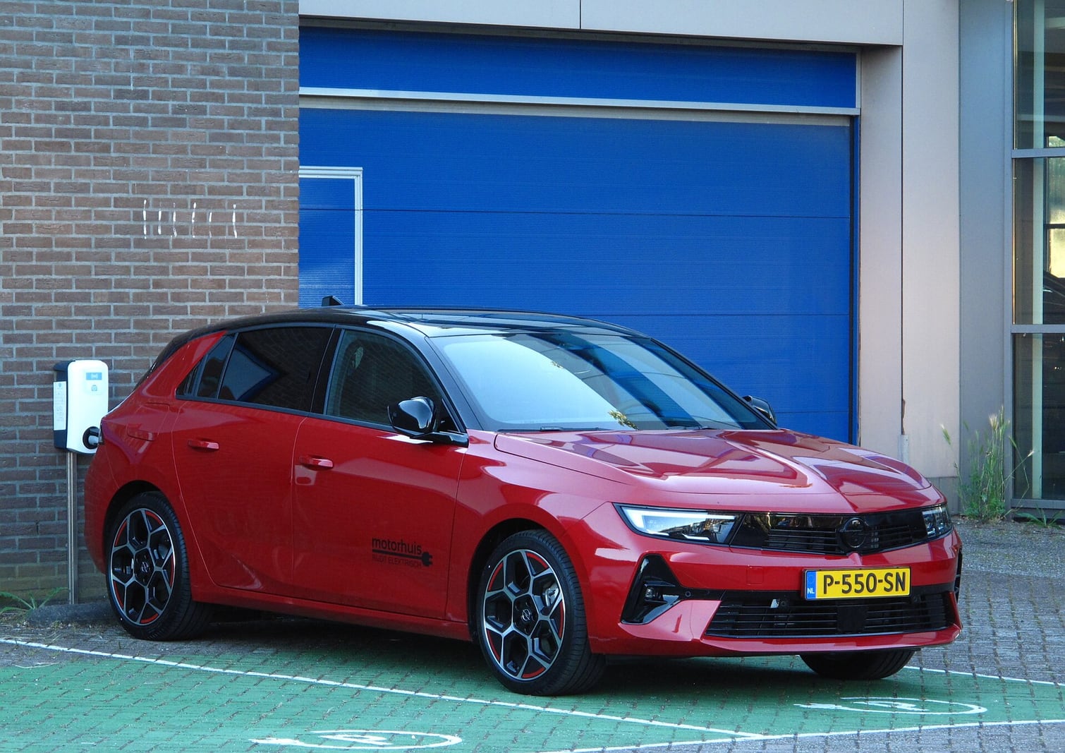 Opel Astra L Hybrid arka görünüm