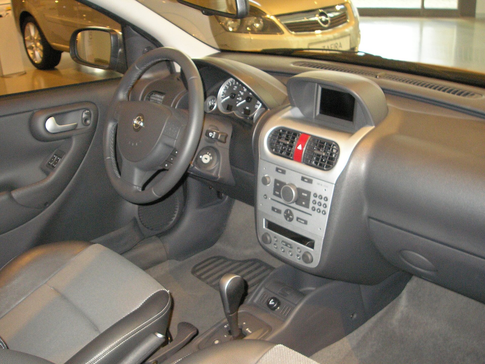 Opel Corsa C otomatik vitesli iç mekân