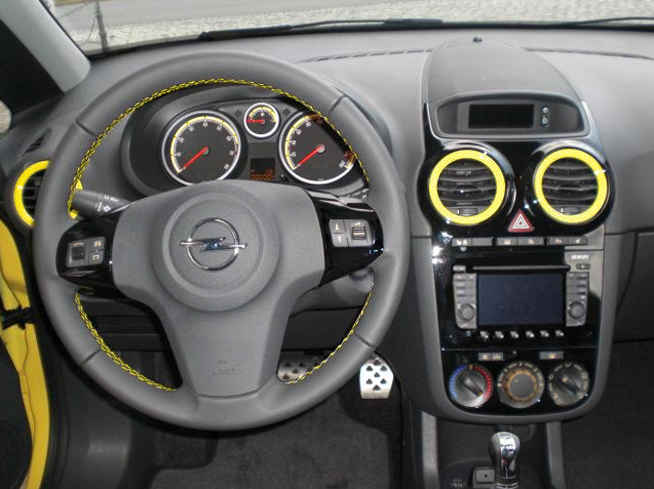 2012 Opel Corsa D makyajlı modelin kokpiti
