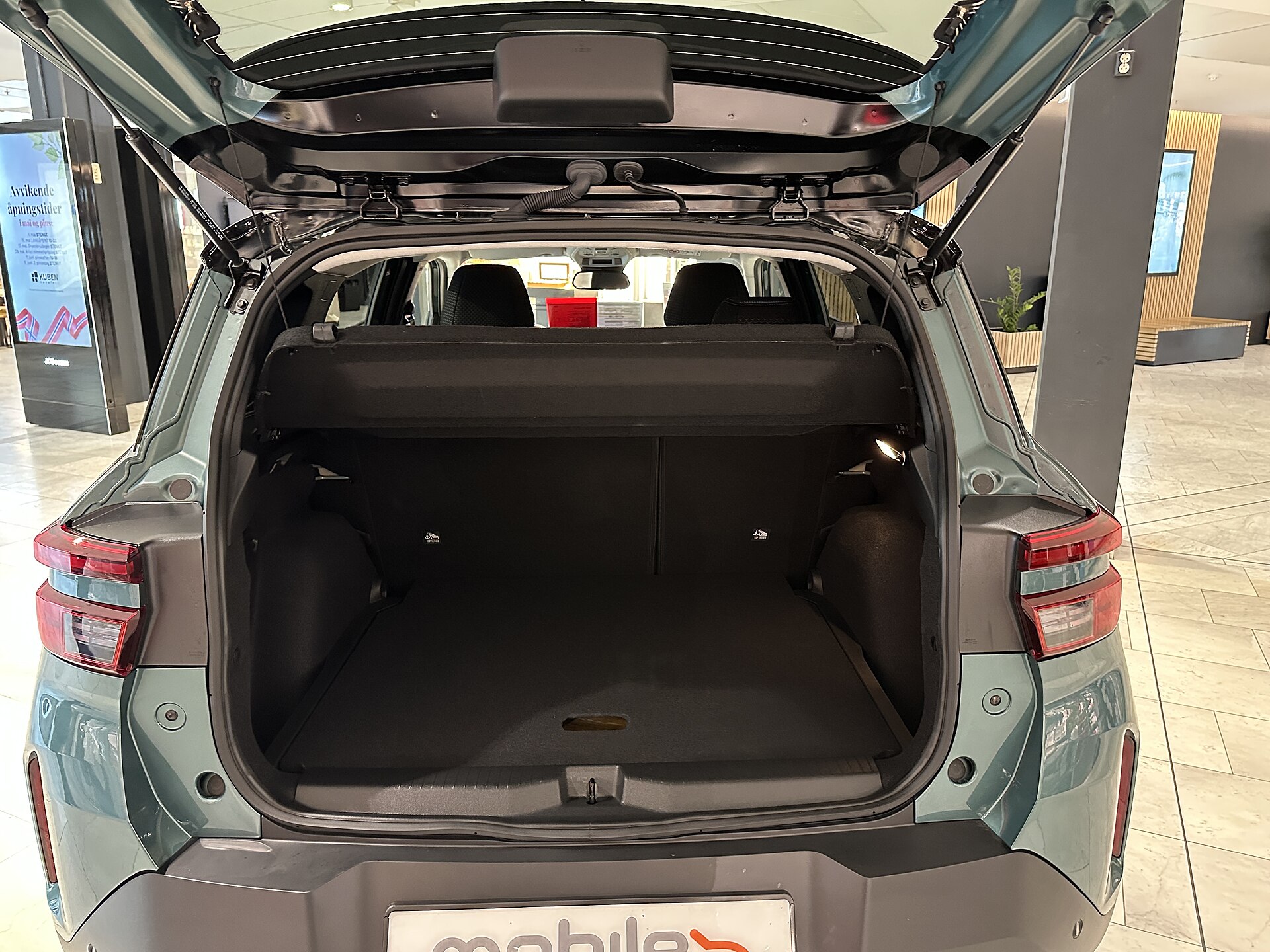 Opel Frontera bagaj alanı ve yükleme eşiği