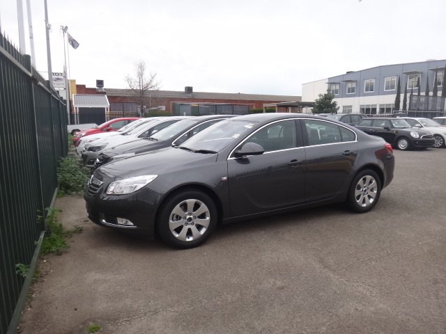 Makyaj öncesi Opel Insignia A