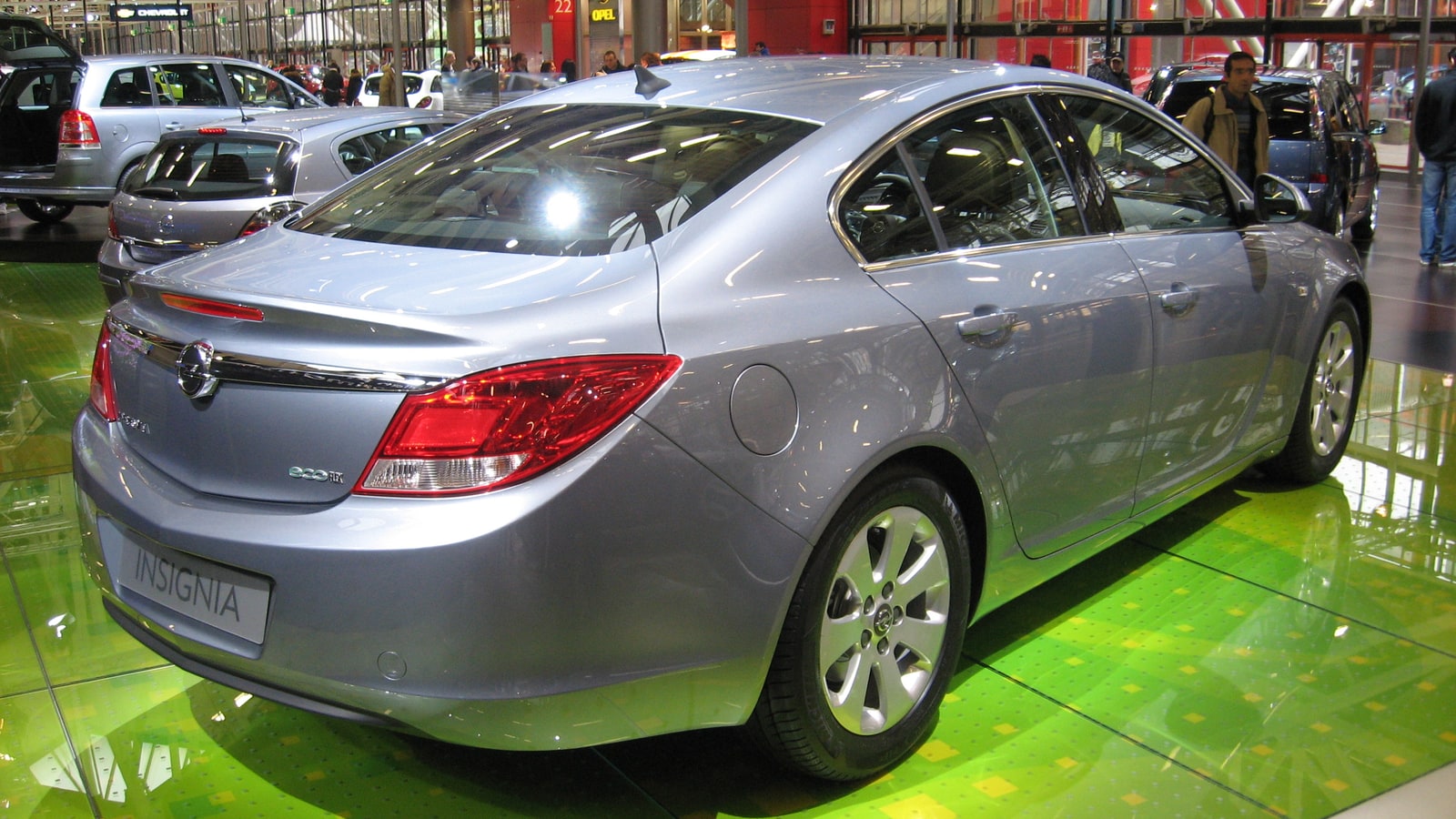 Opel Insignia A yan görünüm