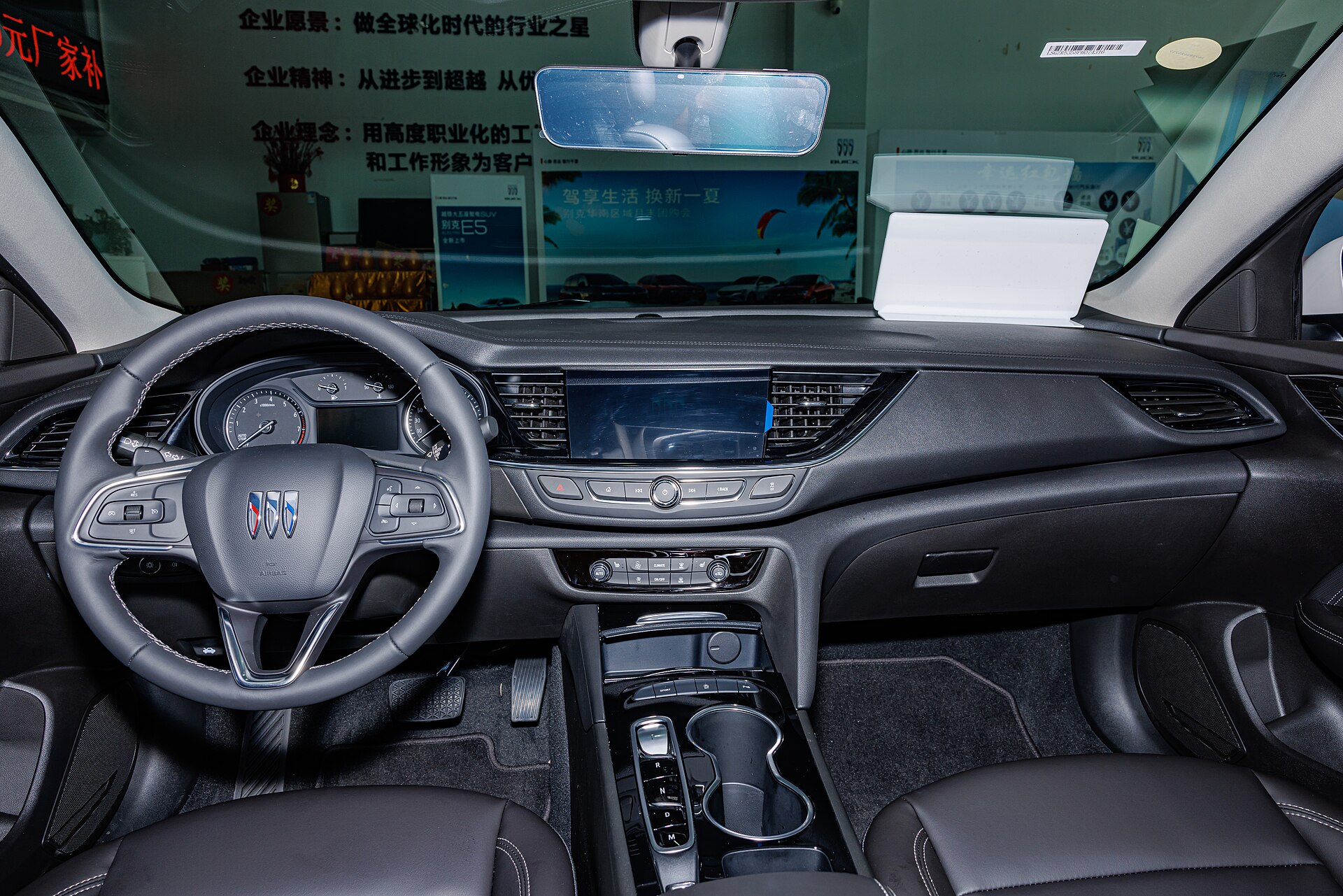 Insignia B mimarisiyle akraba Buick Regal iç mekânı