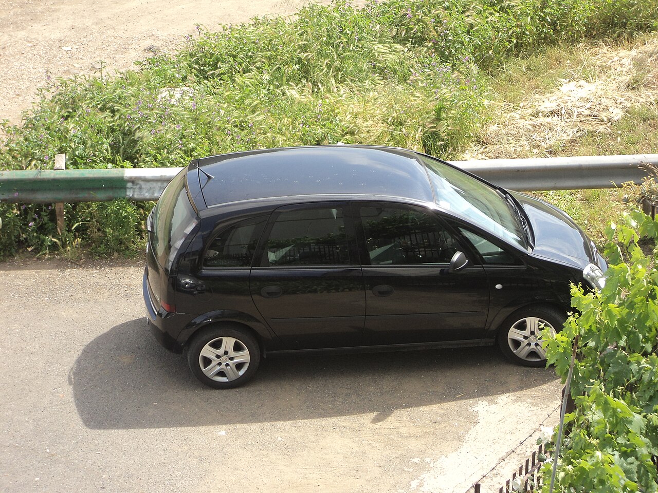 Opel Meriva A ilk nesil yüksek tavanlı aile otomobili yan profilden