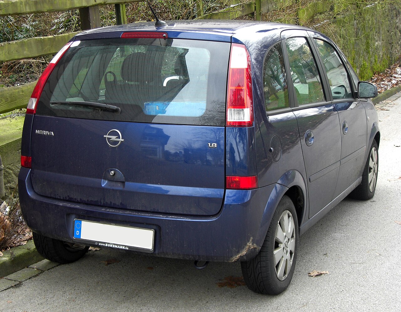 Opel Meriva A arka görünüş ve bagaj kapısı