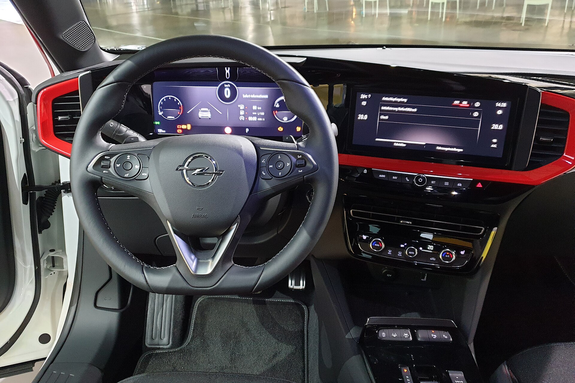 Opel Mokka GS Line iç mekân Pure Panel
