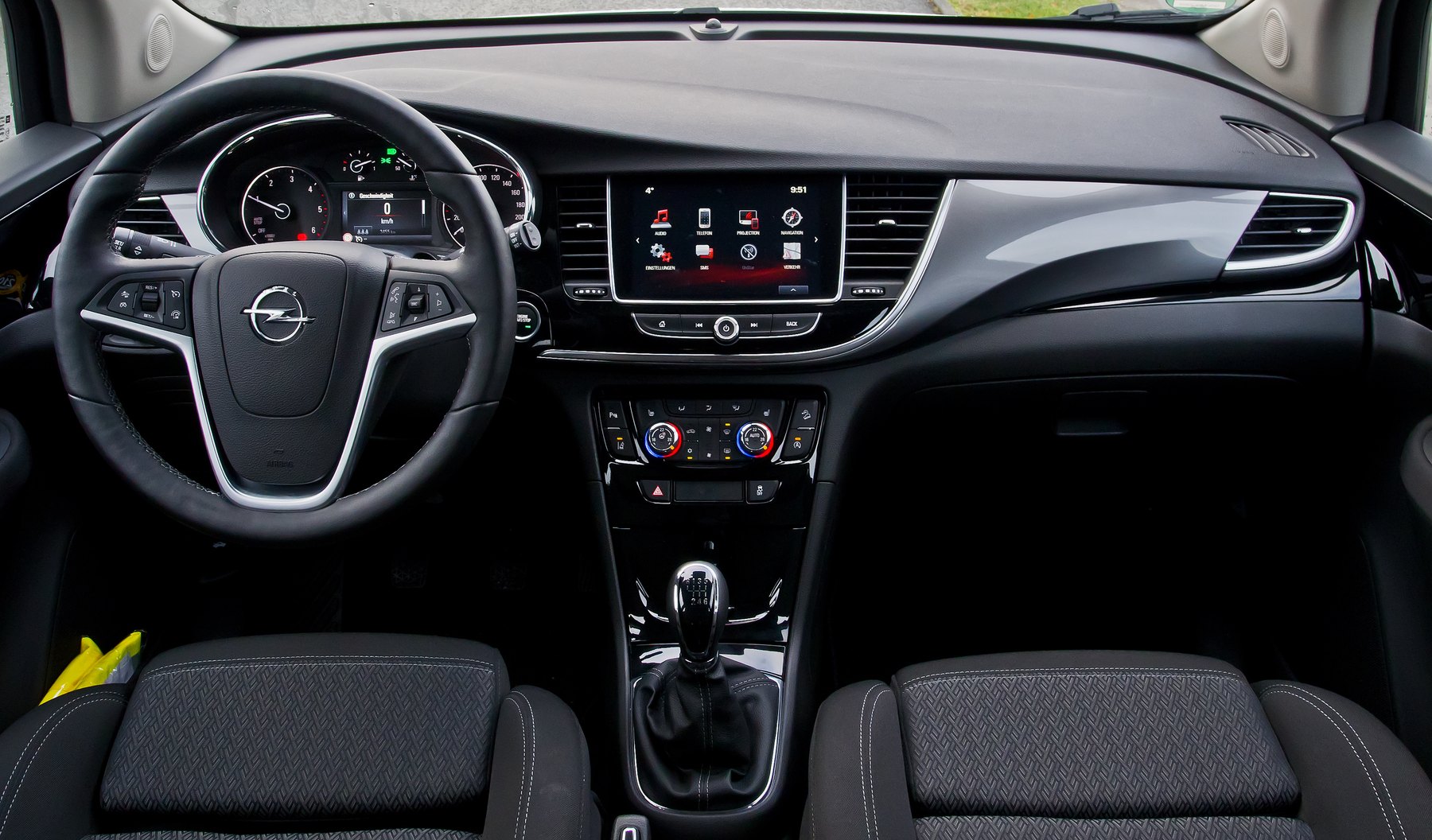 Opel Mokka X iç mekân ve IntelliLink ekran