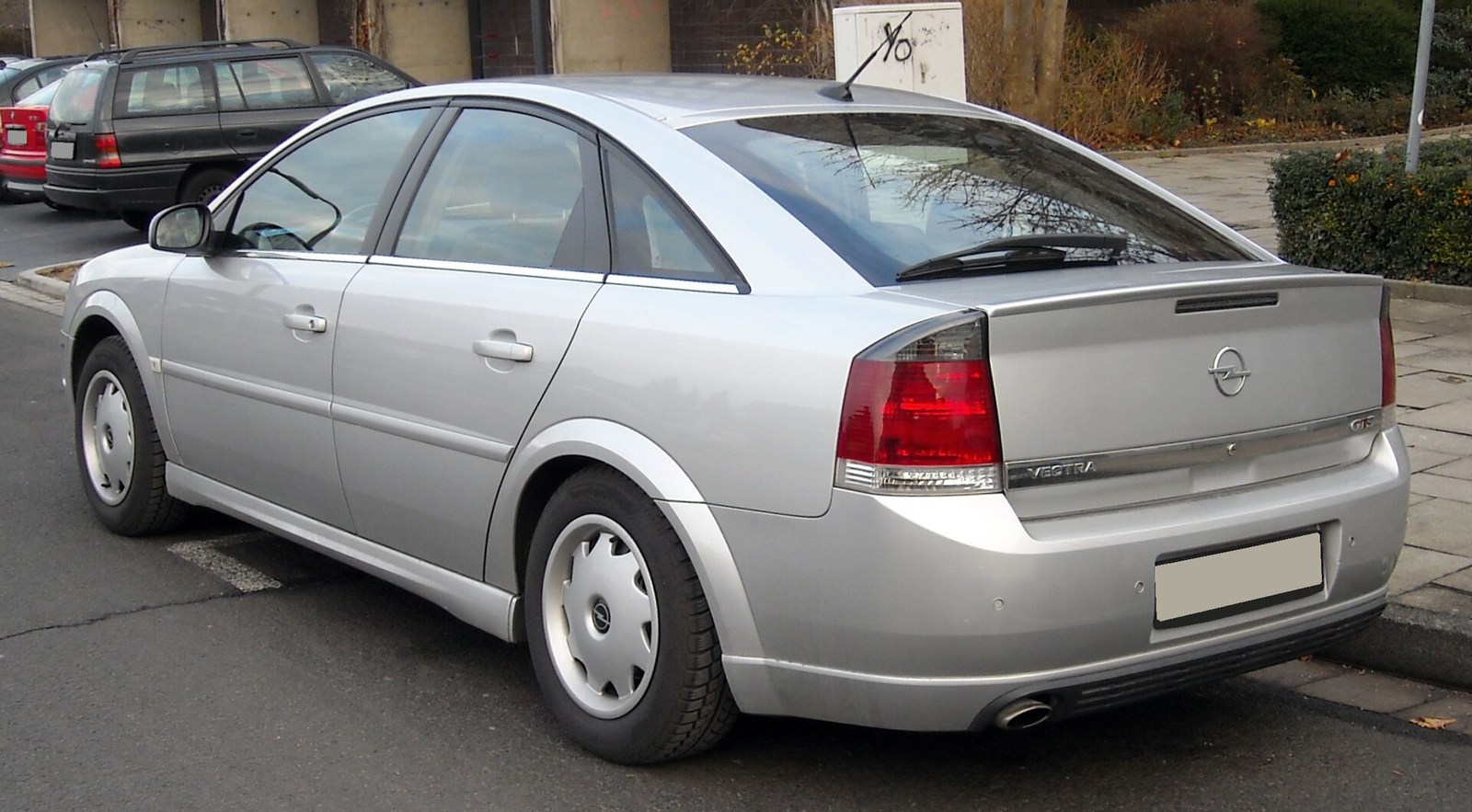 Opel Vectra C GTS arkadan görünüm