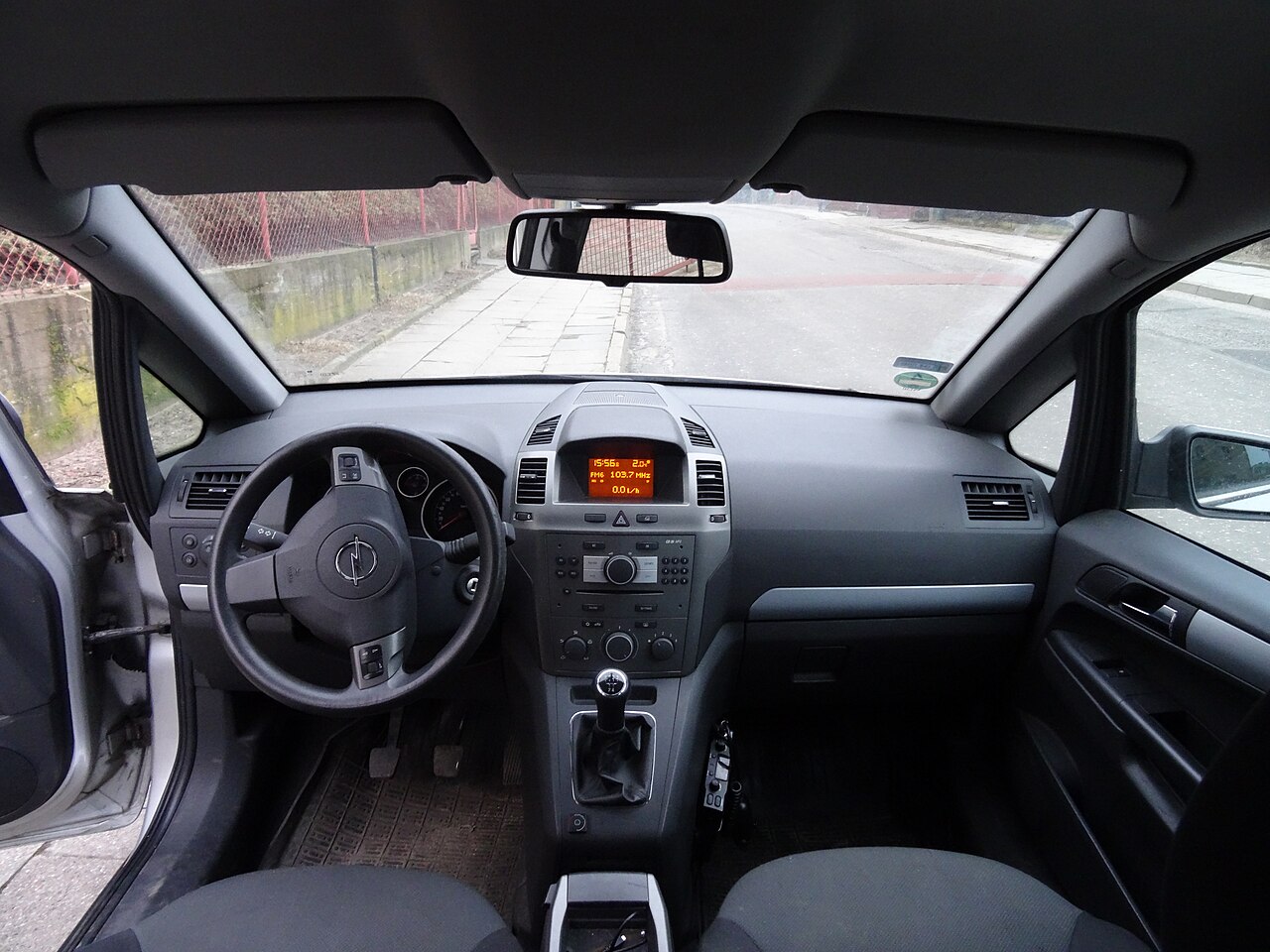 Opel Zafira B 2006 gösterge ve orta konsol
