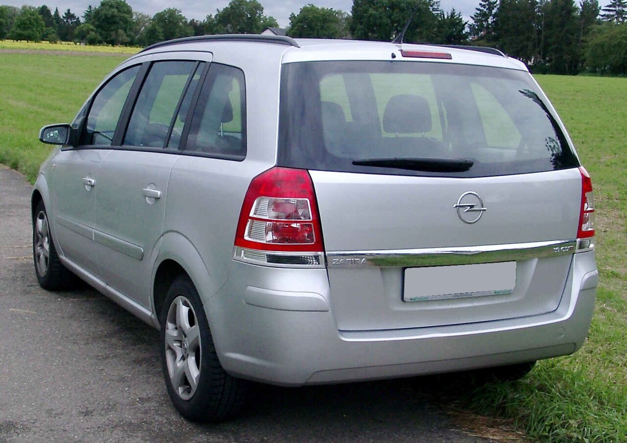 Opel Zafira B arka görünümü