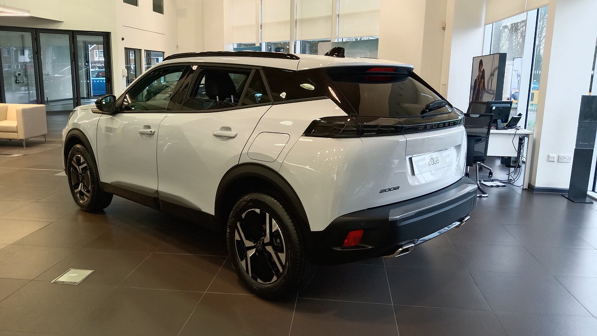 Makyajlı Peugeot 2008 arka görünüm