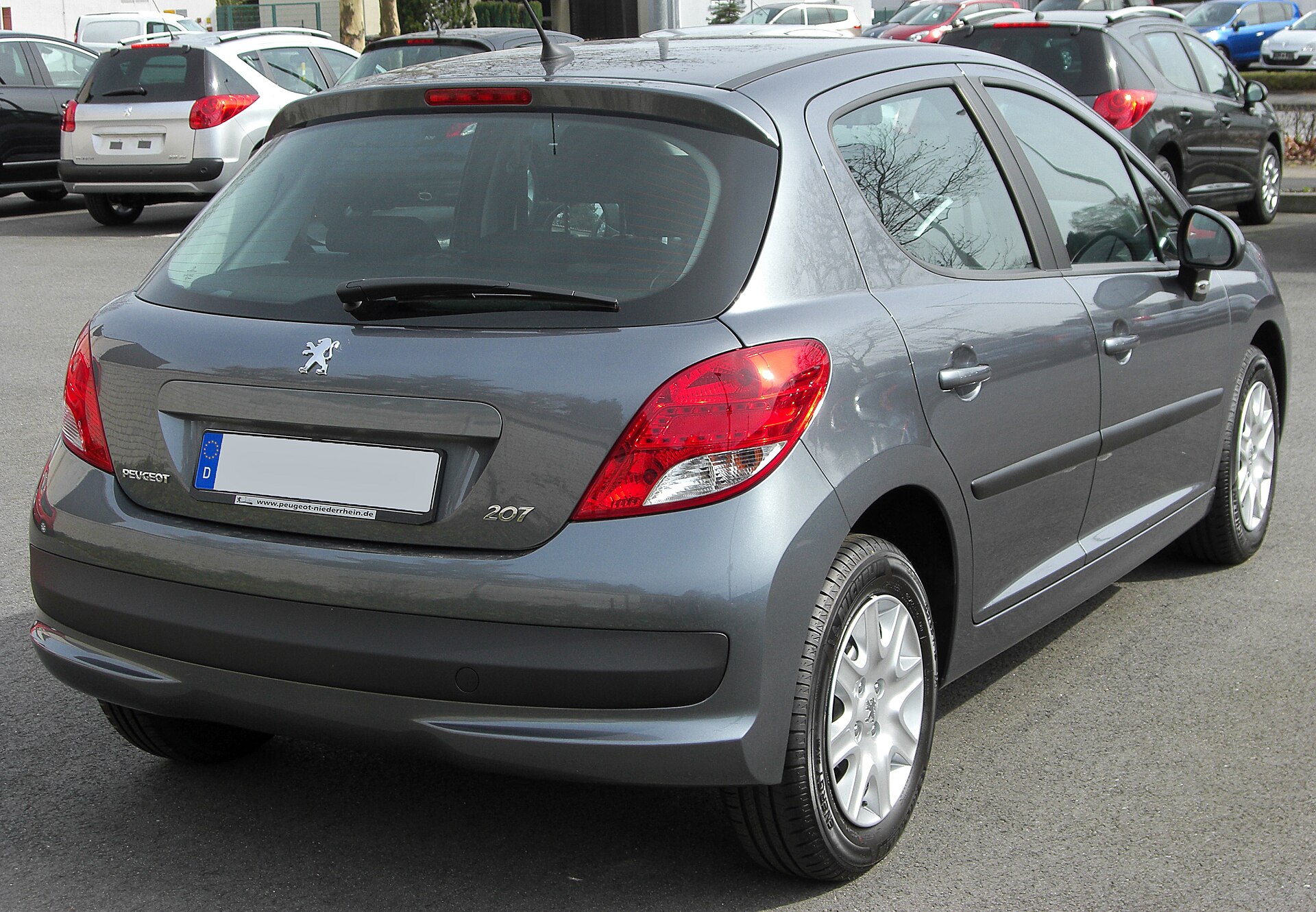 Makyajlı Peugeot 207 arka görünüş