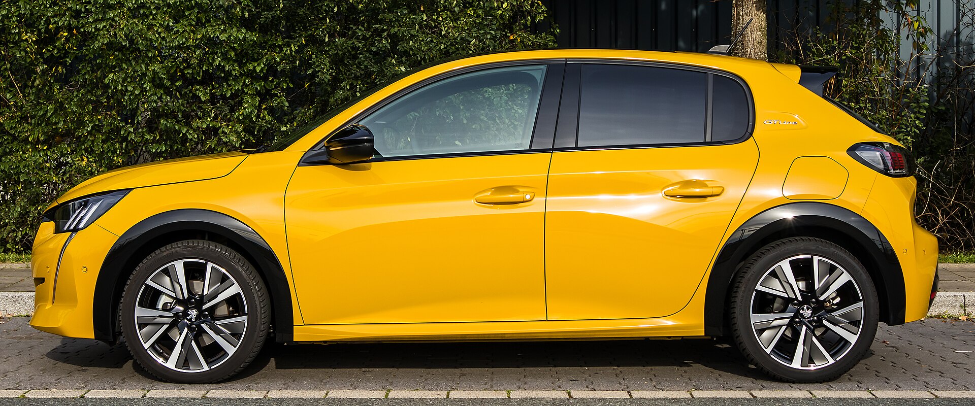 Peugeot 208 P21 yan gövde ve hatchback oranları