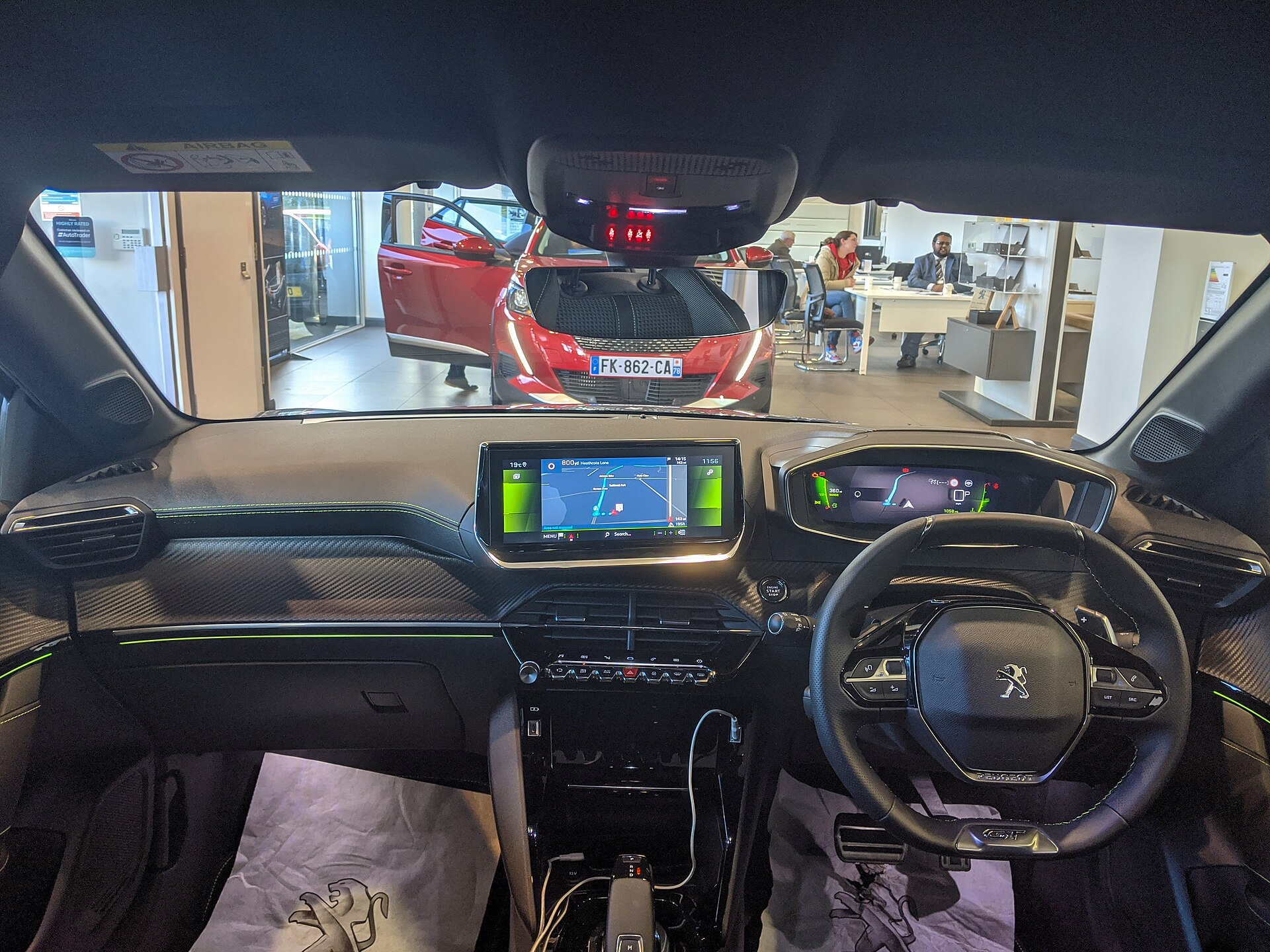Peugeot 208 P21 i-Cockpit iç mekânı
