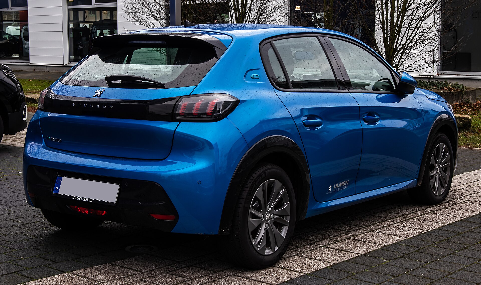 Peugeot e-208 P21 arka görünümü