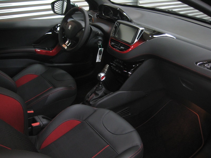 Peugeot 208 GTi i-Cockpit kabini