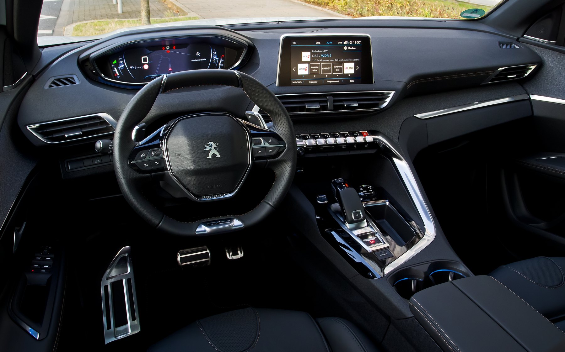 Peugeot 3008 II i-Cockpit iç mekân
