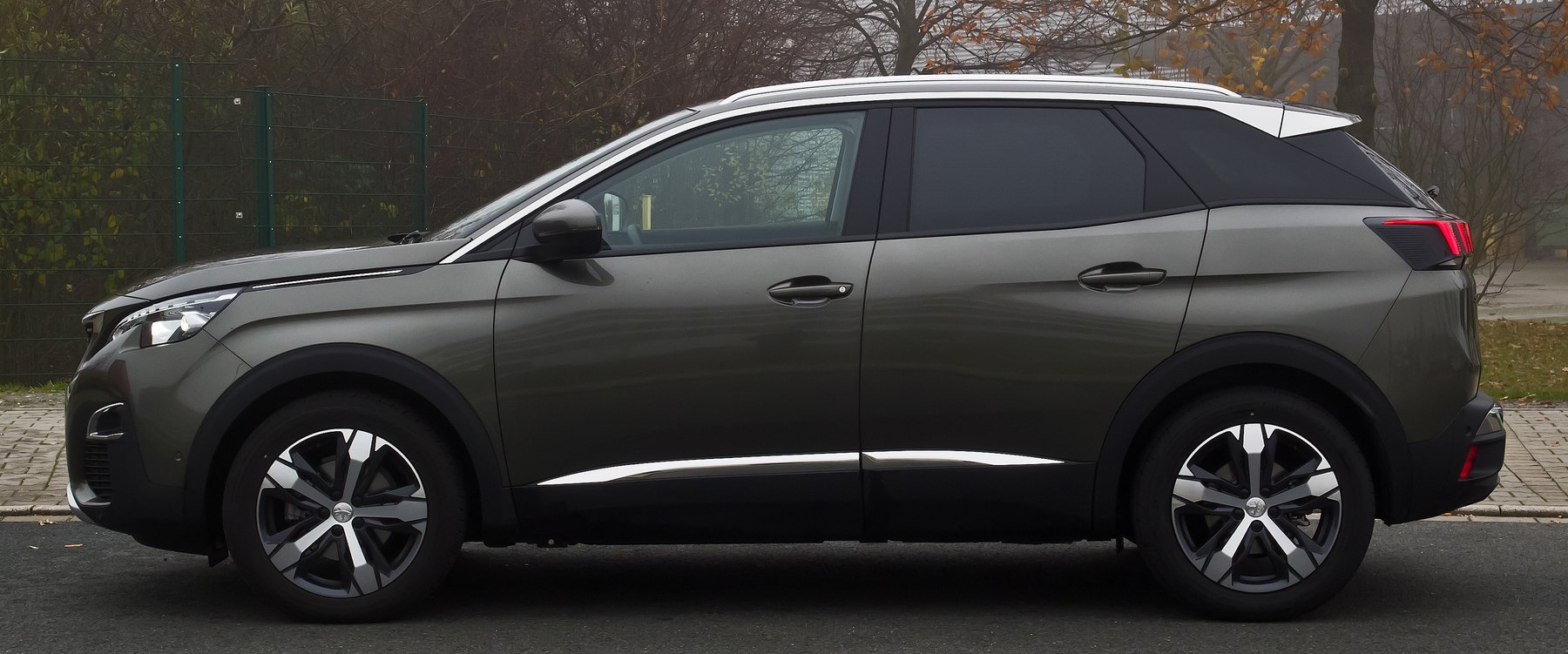 Peugeot 3008 II yandan görünüm