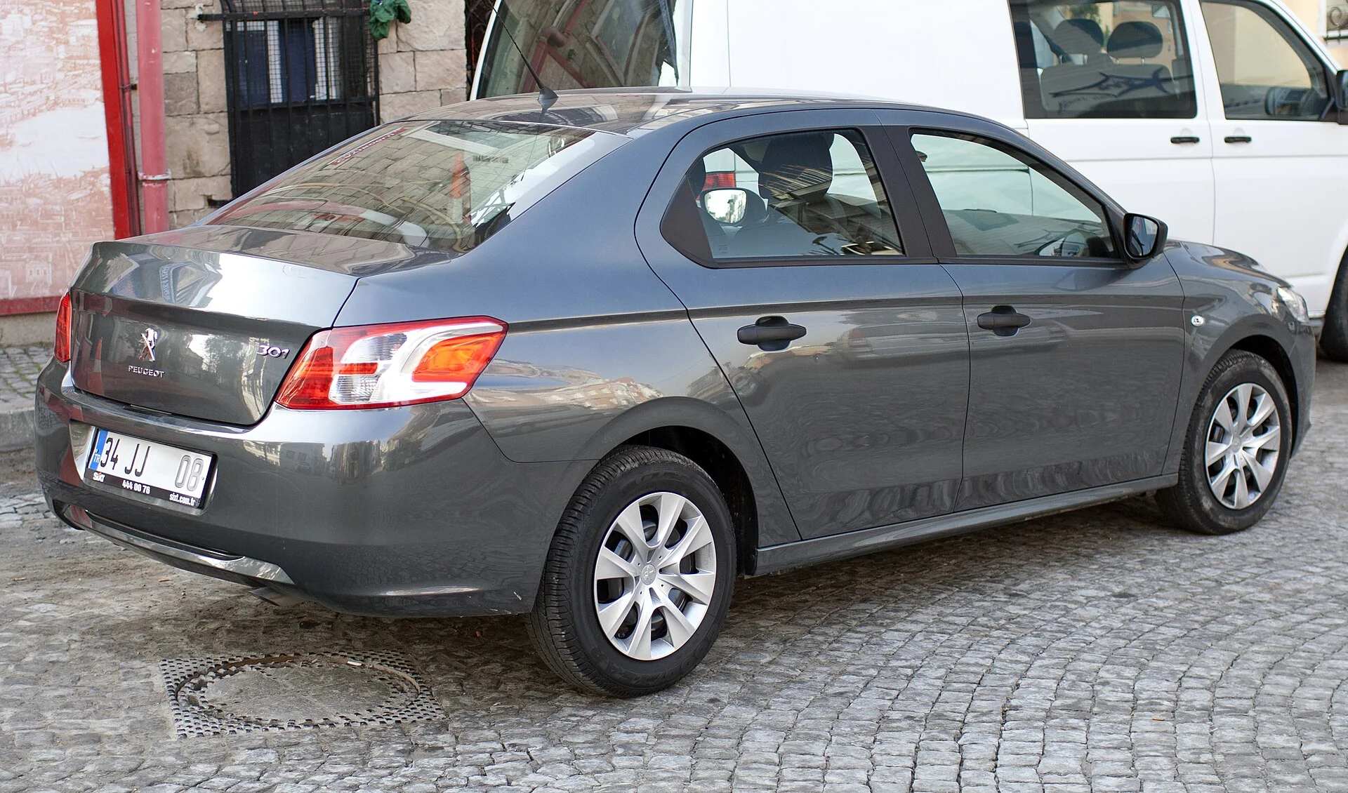 Peugeot 301 yan görünüm